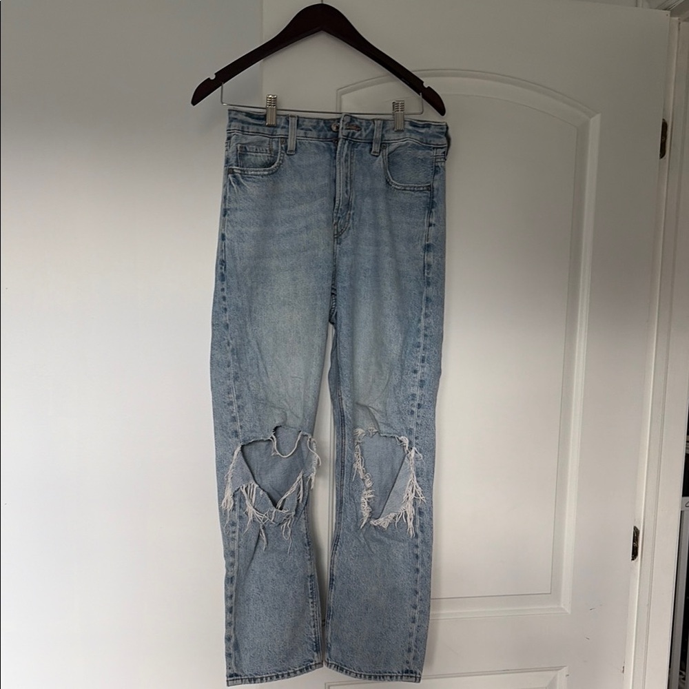 Light Wash Distressed Knee-Rip Jeans